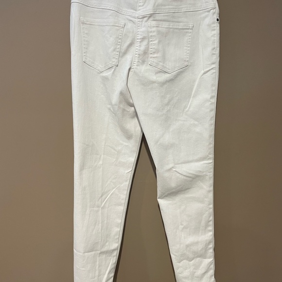 White Ruby Rd pull on jeans. Tapered leg 4P - Picture 2 of 5